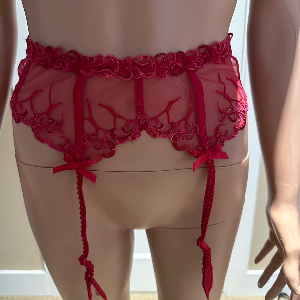 Lise Charmel French Lingerie Charm Eros Love Rubis Red Suspender Belt size M